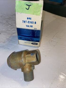 Ford 7rt-2365-b 48-56 F150 F250-700 Check Valve #j Nos
