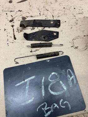 Ford D4ta-9741-ad 1973 1979 Ft Fe 330 390 F600 F250 F350 Carburetor Throttle Cable Brackets