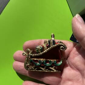 Monet Mnruk289 Trinket 2 Inch Sled Christmas Hinged Top Jewelry Or Desk