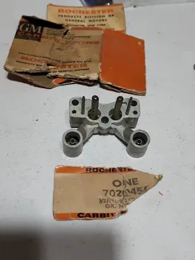 7020456 Rochester Original Gm Nos 1960s 2 Barrel Carburetor Venturi P/n Oem 7020456 Rochester Original Gm Nos 1960s 2 Barrel Carburetor Venturi P/n Oem